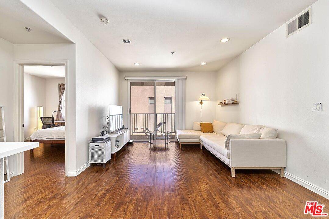 360 Avenue 26 - Photo 1