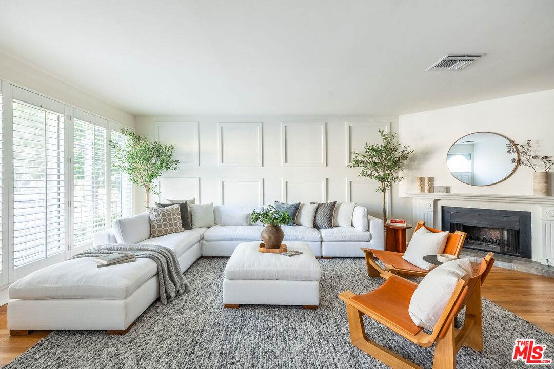 1519 Westholme Ave - Photo 1