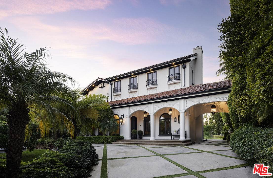 531 Rossmore Ave - Photo 1