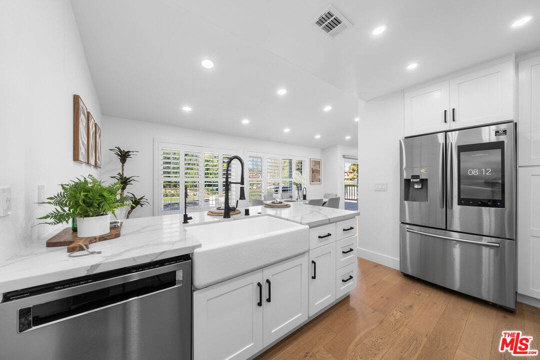 2 Sycamore Ln - Photo 1