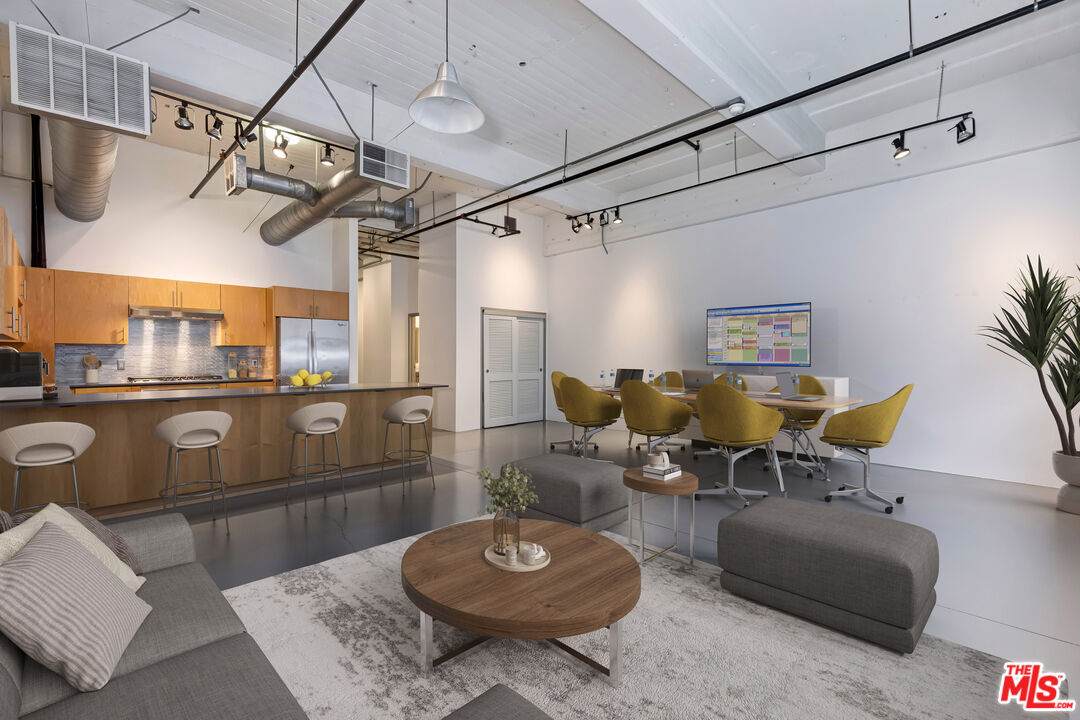 1130 Flower St - Photo 1