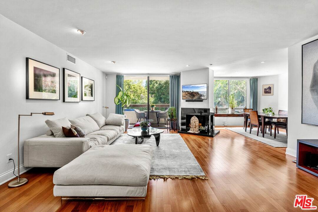 851 Kings Rd - Photo 1