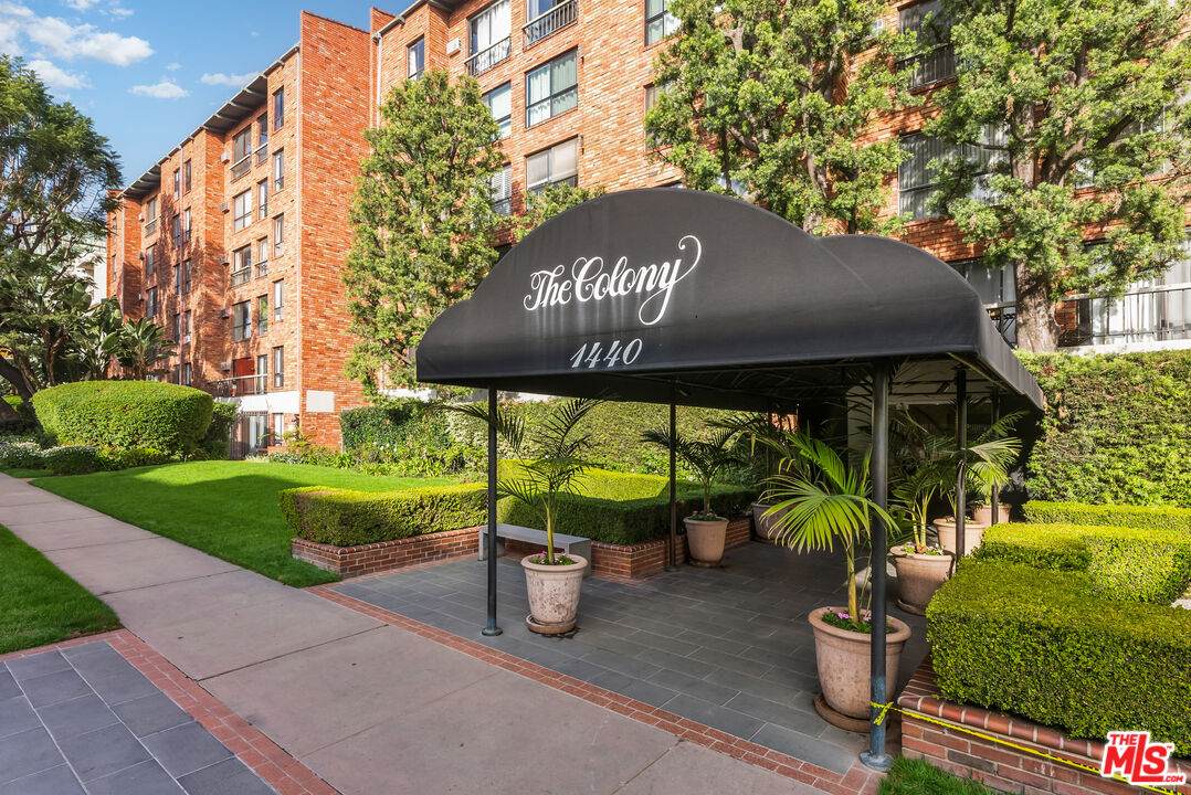 1440 Veteran Ave - Photo 1