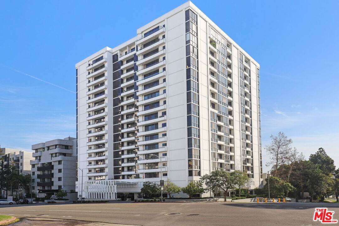 10660 Wilshire Blvd - Photo 1