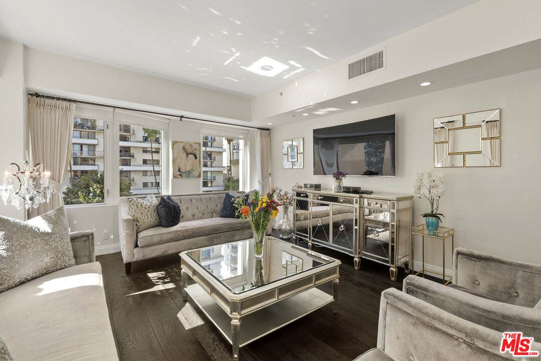 10520 Wilshire Blvd - Photo 1