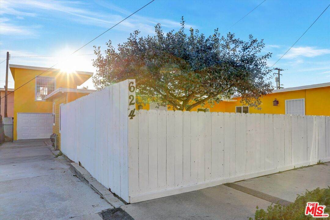 624 Beach Ave - Photo 1