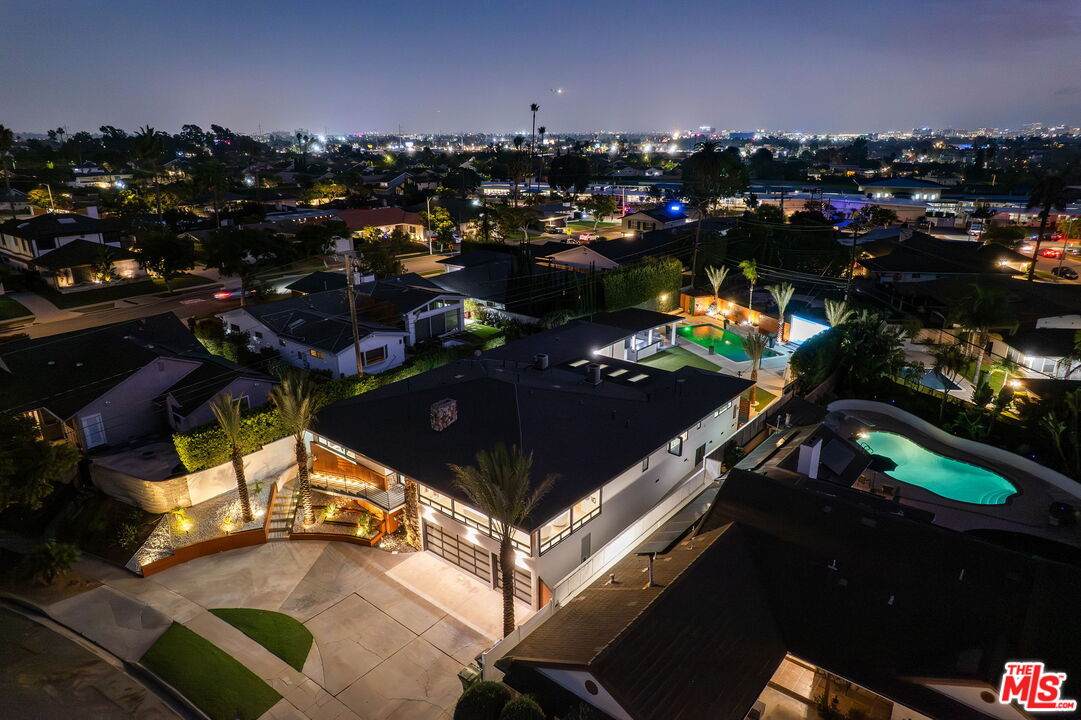 5328 62nd St - Photo 1