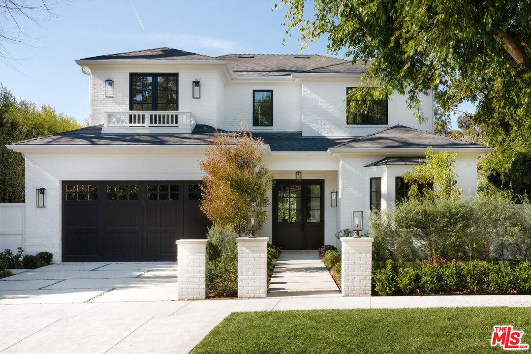 427 Bundy Dr - Photo 1