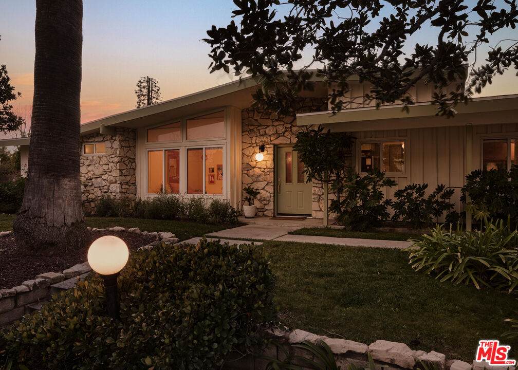 6001 Manton Ave - Photo 1