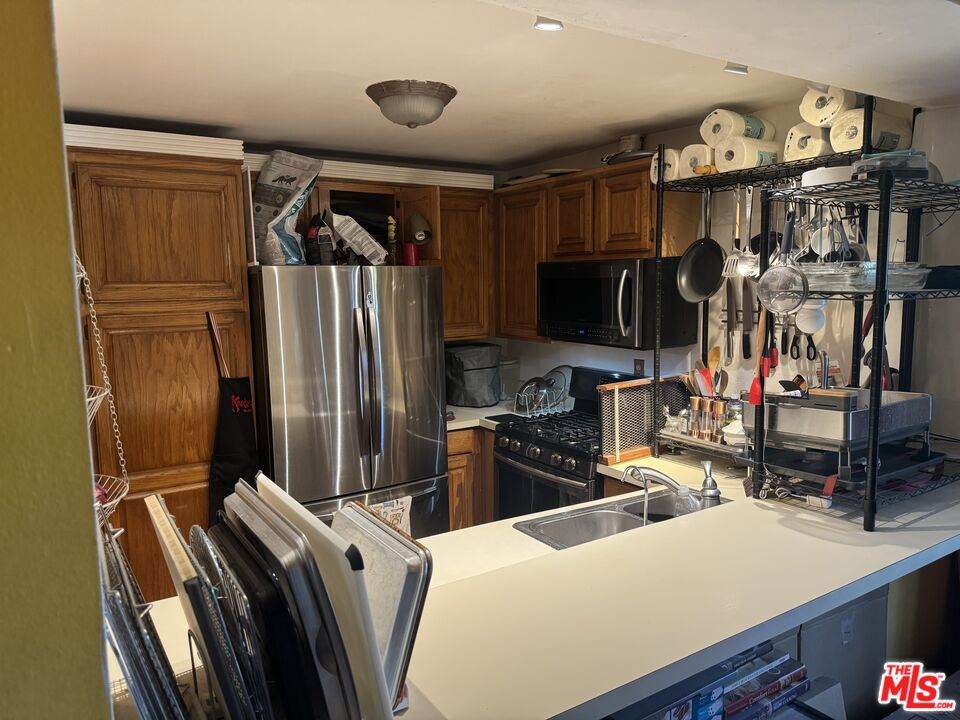 950 Kings Rd - Photo 1