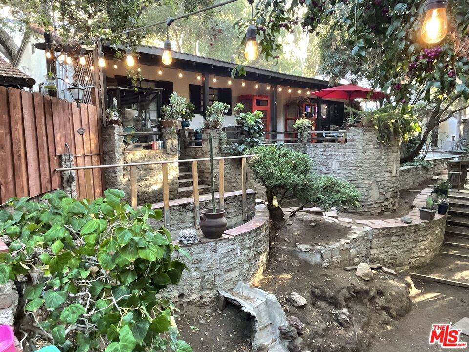 8757 Wonderland Park Ave - Photo 1