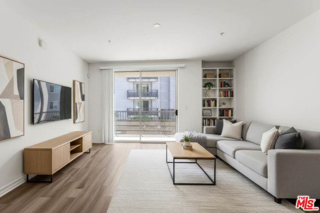 629 Traction Ave - Photo 1