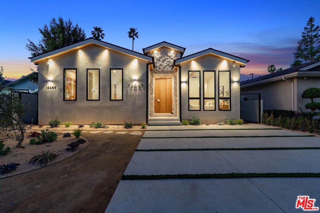 14647 Morrison St - Photo 1