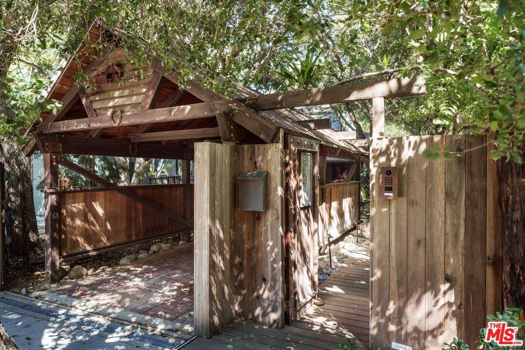 2056 Oakstone - Photo 1