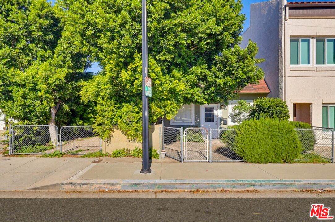 1817 Burbank Blvd - Photo 1
