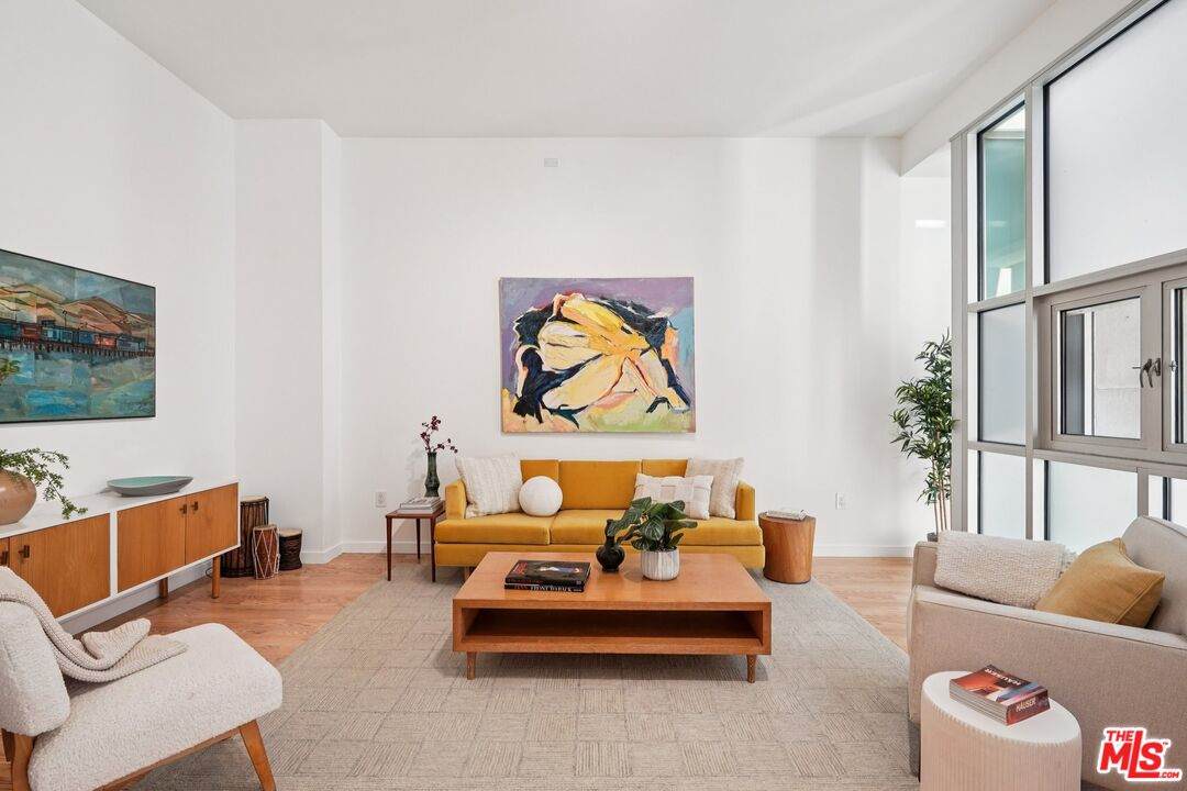 630 6th St - Photo 1