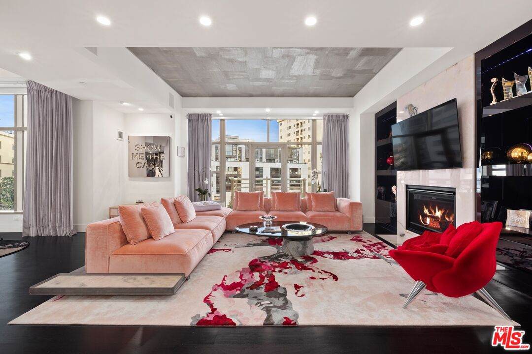 10776 Wilshire Blvd - Photo 1
