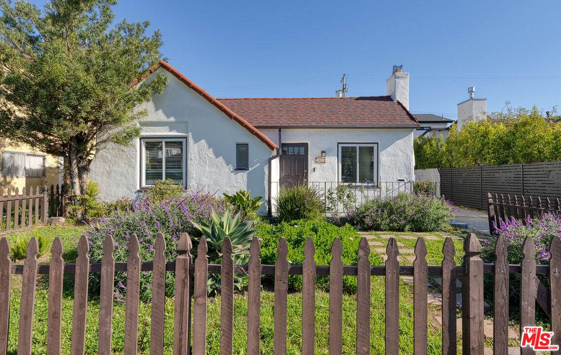 3652 Kelton Ave - Photo 1