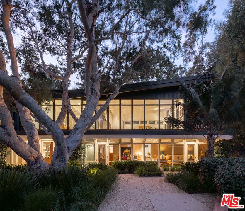 2179 Mandeville Canyon Rd - Photo 1