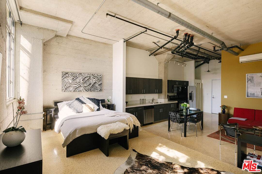 825 4th St - Photo 1