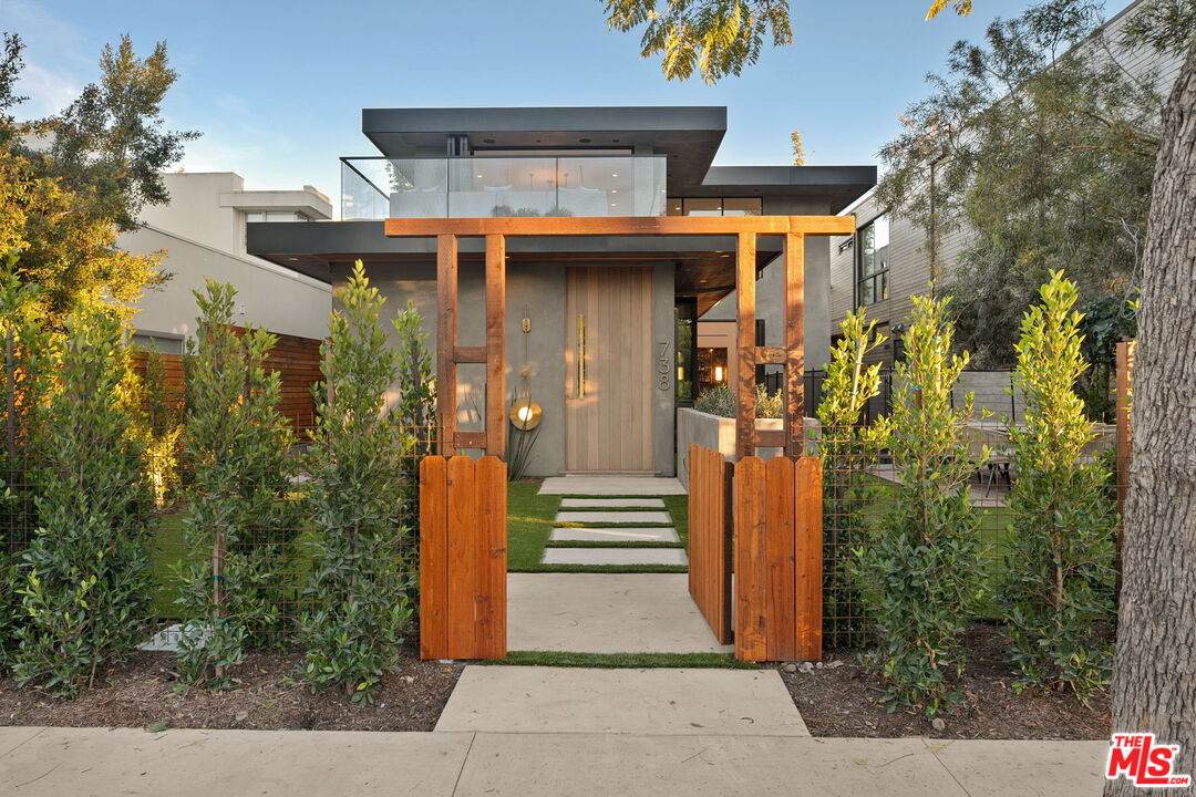 738 Palms Blvd - Photo 1