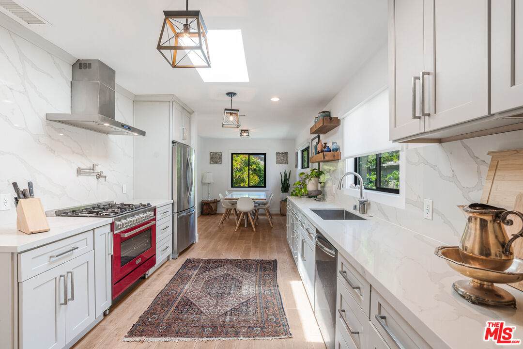 918 Indiana Ave - Photo 1