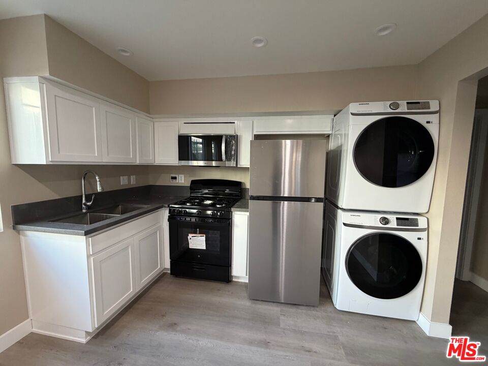 3568 Budlong Ave - Photo 1