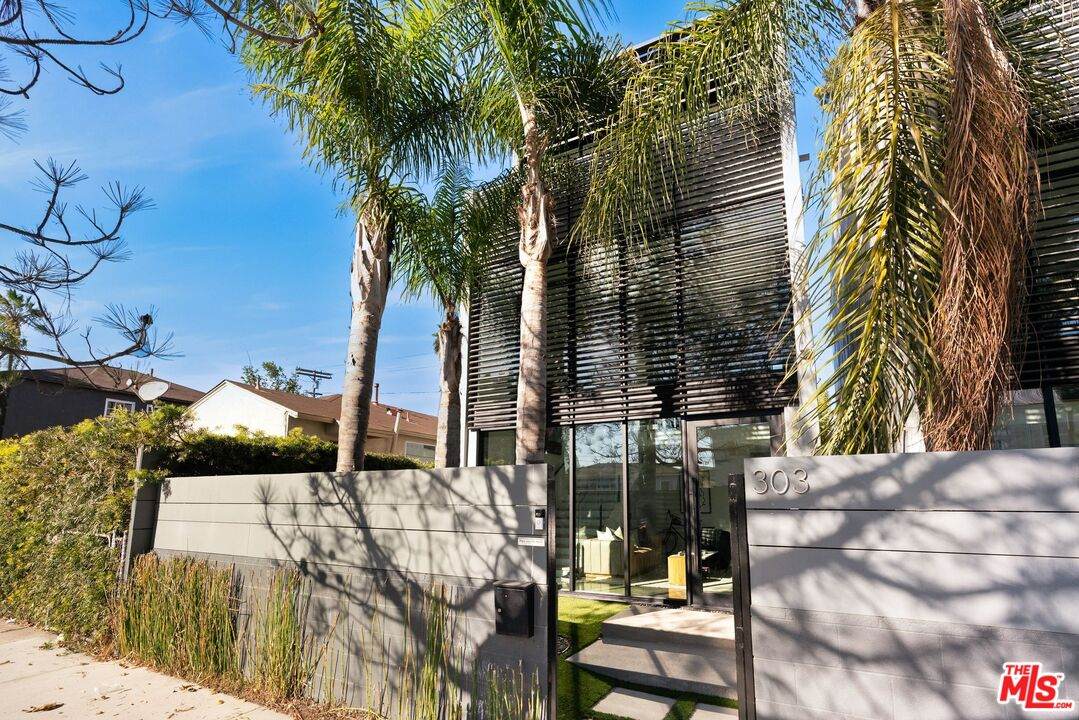 303 Venice Way - Photo 1