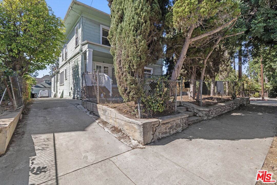 1348 Kellam Ave - Photo 1