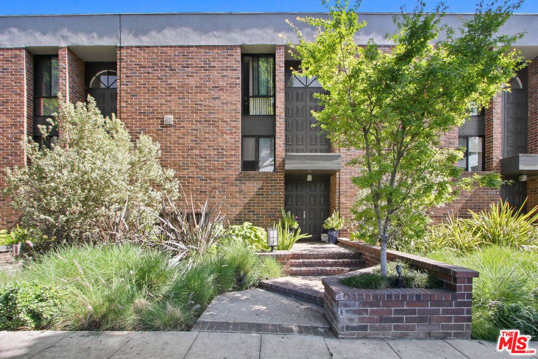 9303 Burton Way - Photo 1