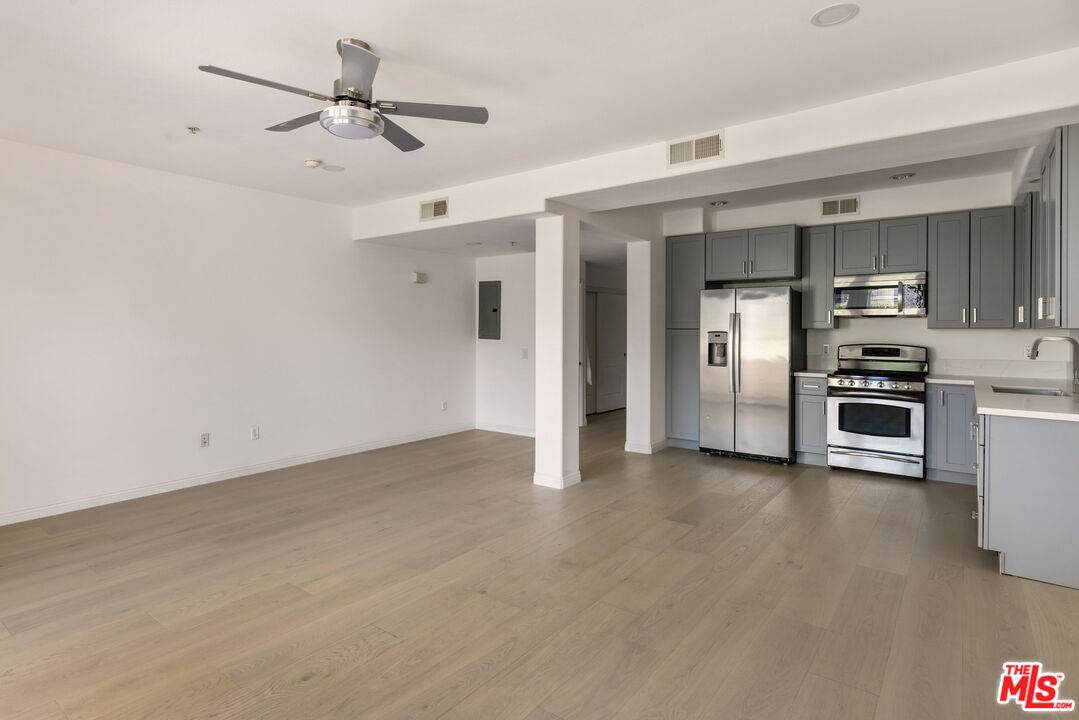 360 Avenue 26 - Photo 1