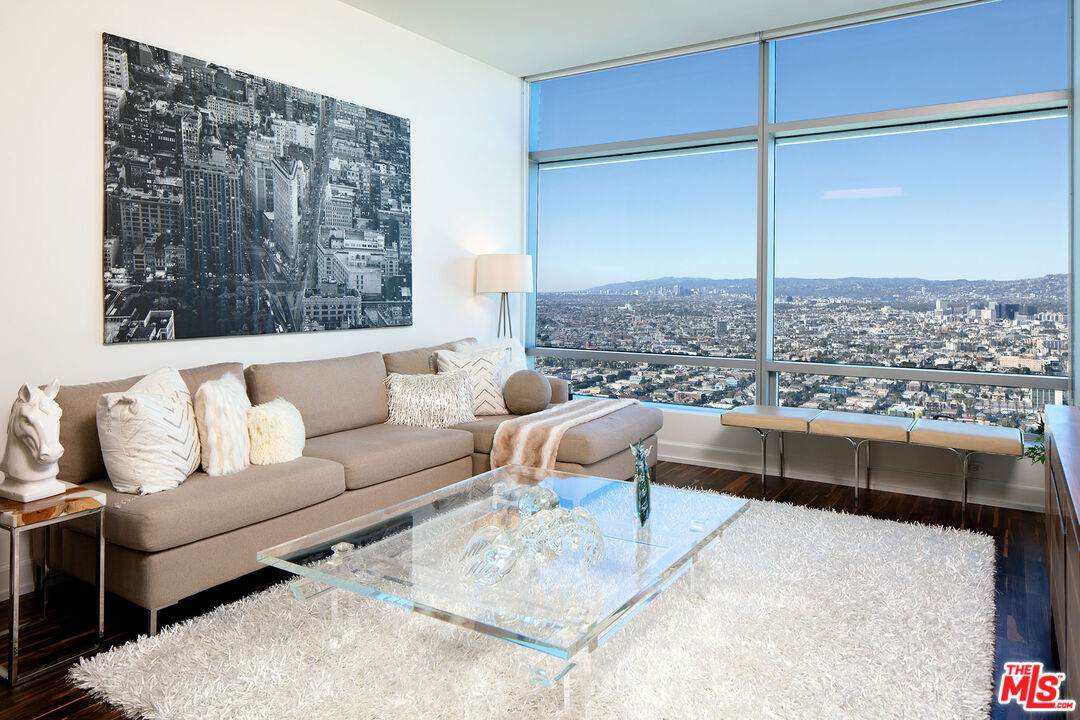 900 Olympic Blvd - Photo 1