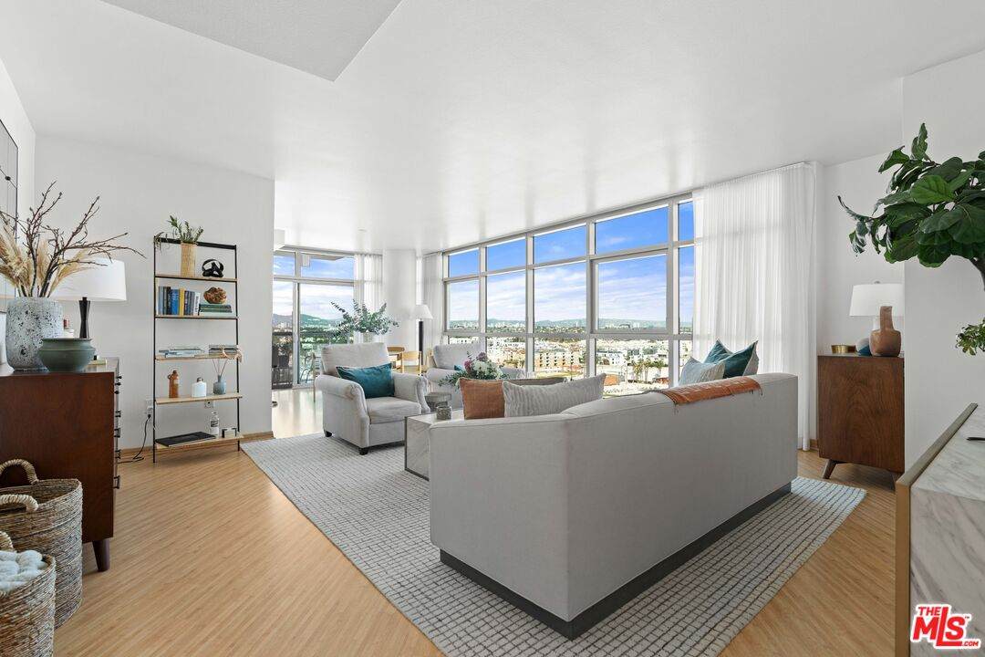 13700 Marina Pointe Dr - Photo 1