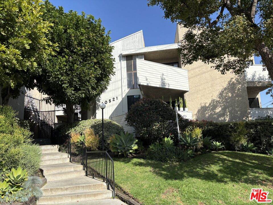 10521 National Blvd - Photo 1