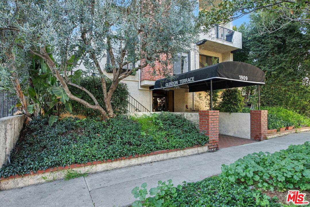 1909 Glendon Ave - Photo 1
