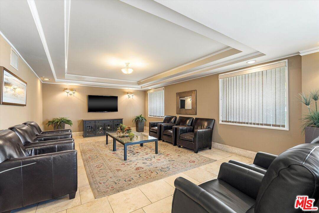 620 Gramercy Pl - Photo 1