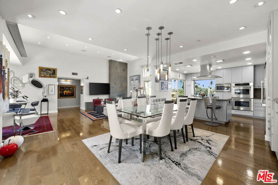 907 Lincoln Blvd - Photo 1