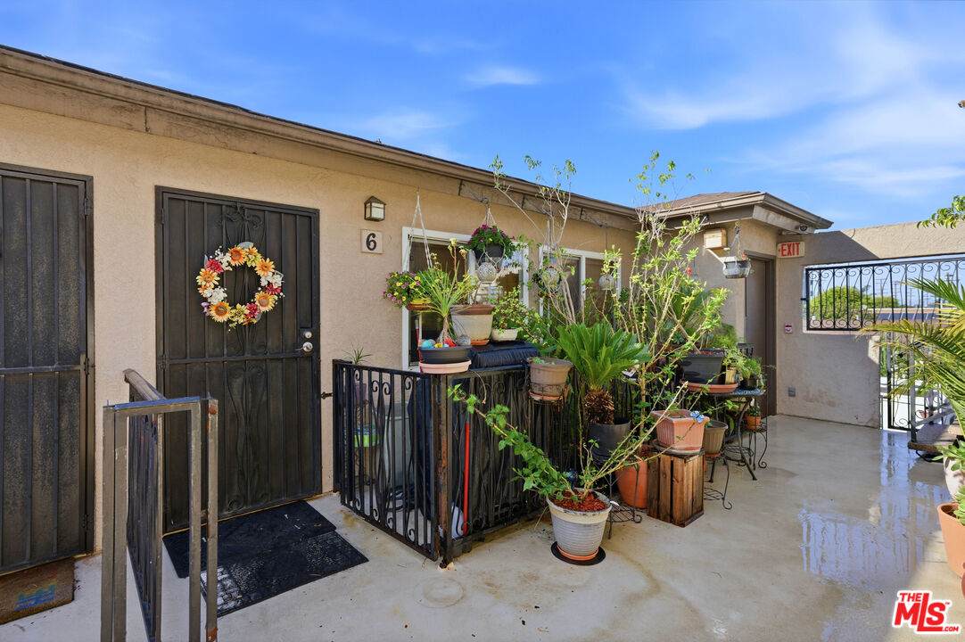 1100 Walnut Ave - Photo 1