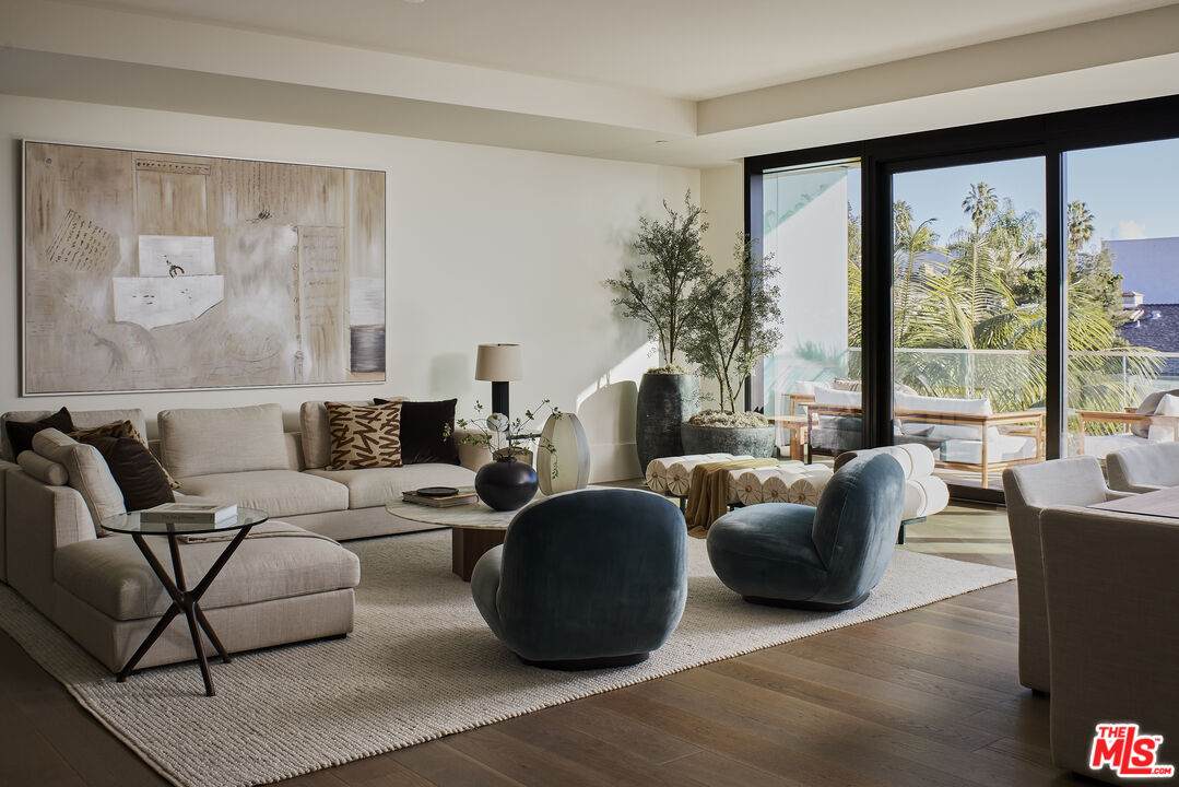 8420 Sunset Blvd - Photo 1
