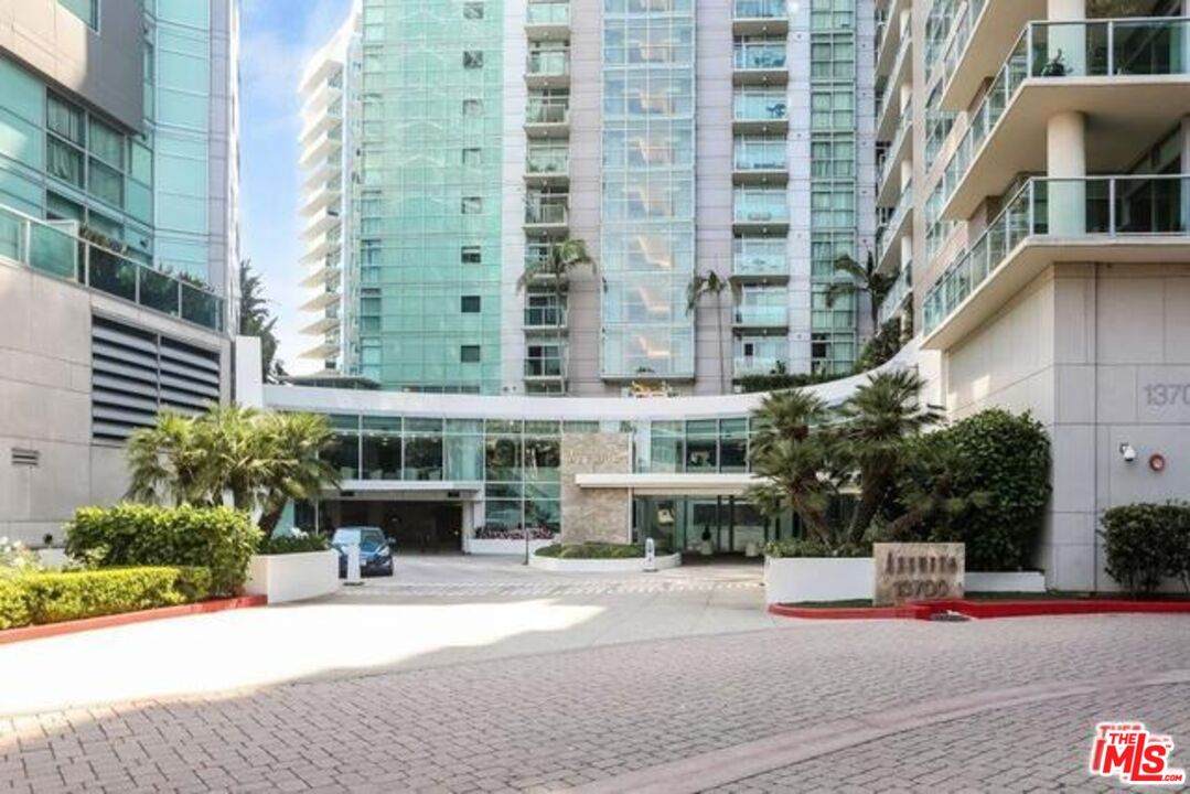 13700 Marina Pointe Dr - Photo 1