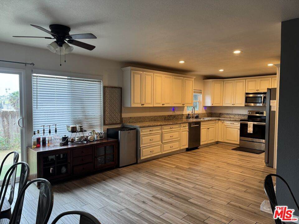 1570 Santa Fe Ave - Photo 1