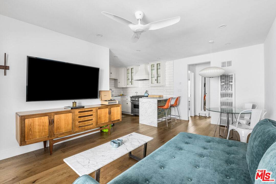 1929 Tamarind Ave - Photo 1