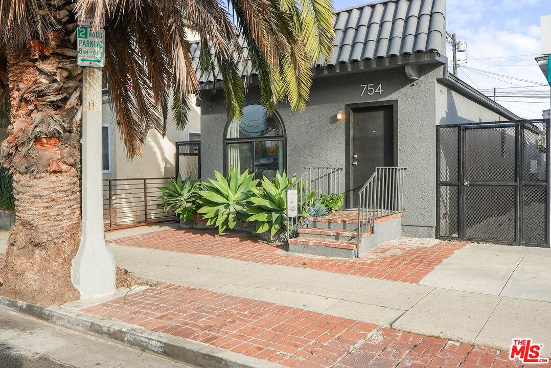 754 Washington Blvd - Photo 1