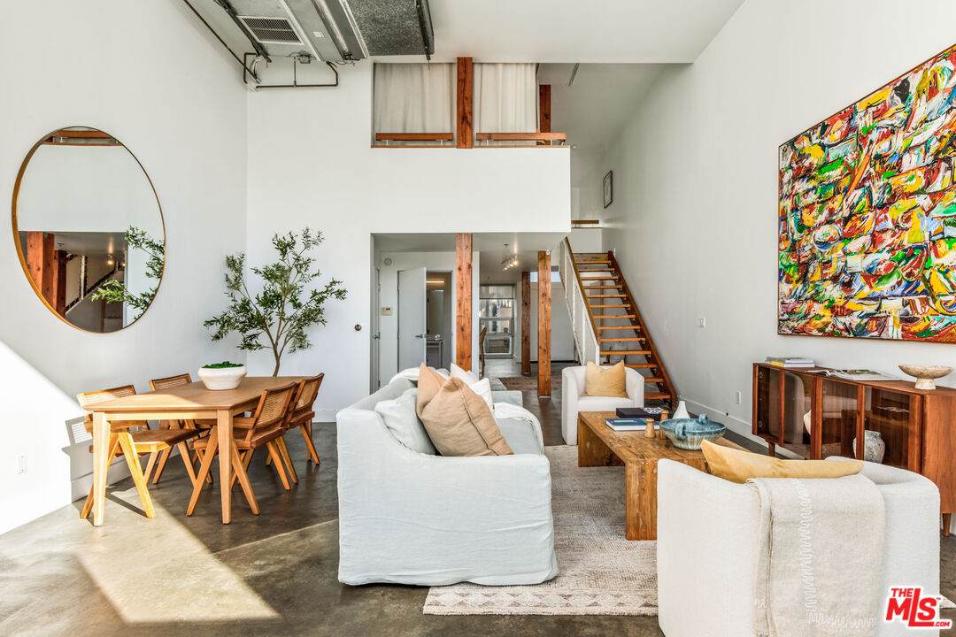 615 Hampton Dr - Photo 1