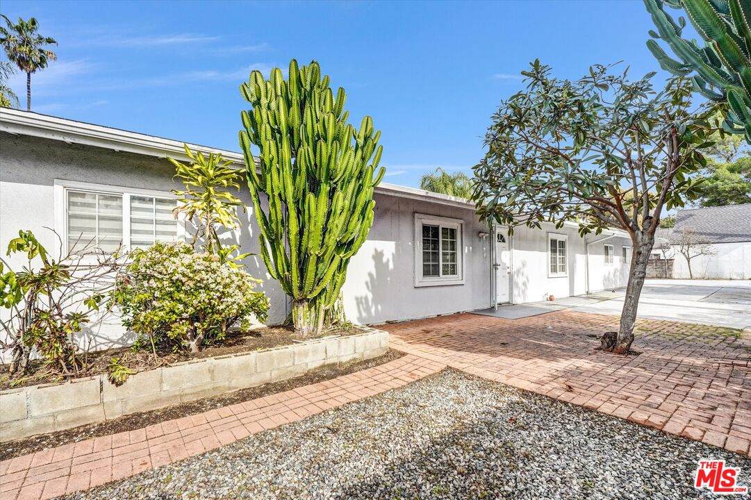 4669 Olympic Blvd - Photo 1