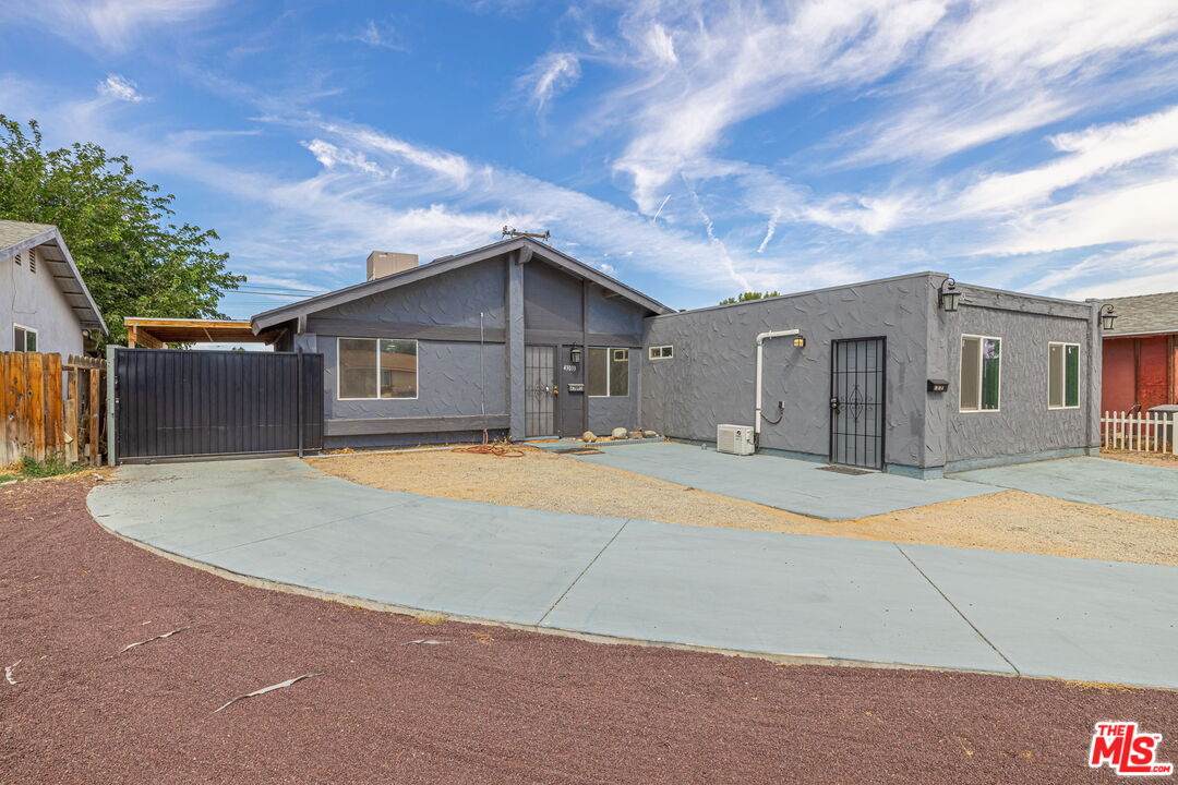 43033 39th St - Photo 1