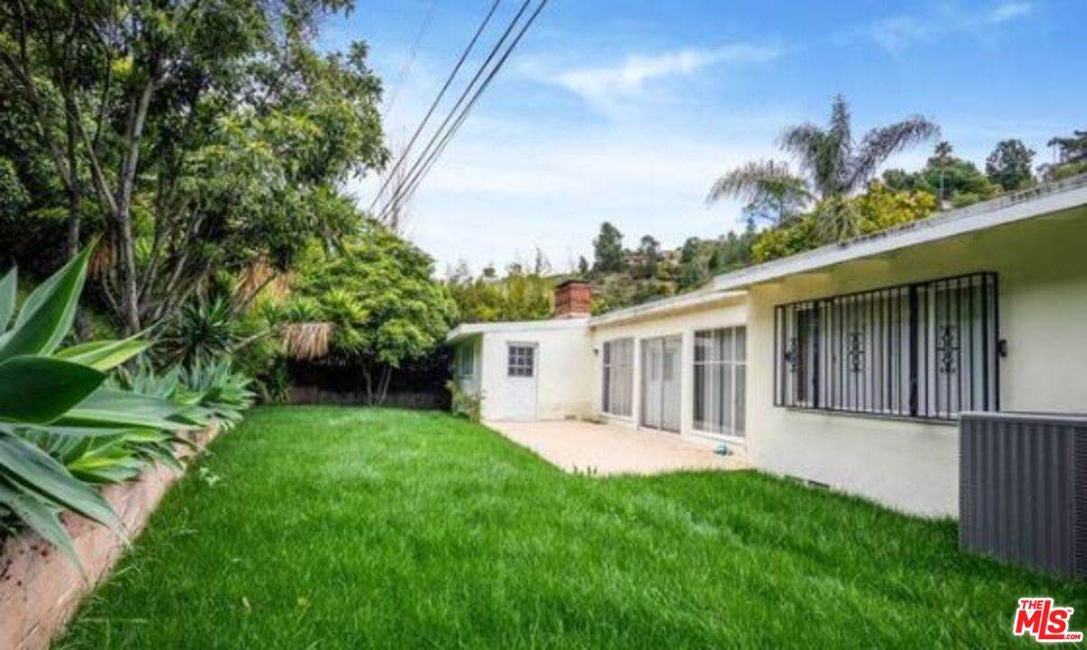 1555 San Ysidro Dr - Photo 1