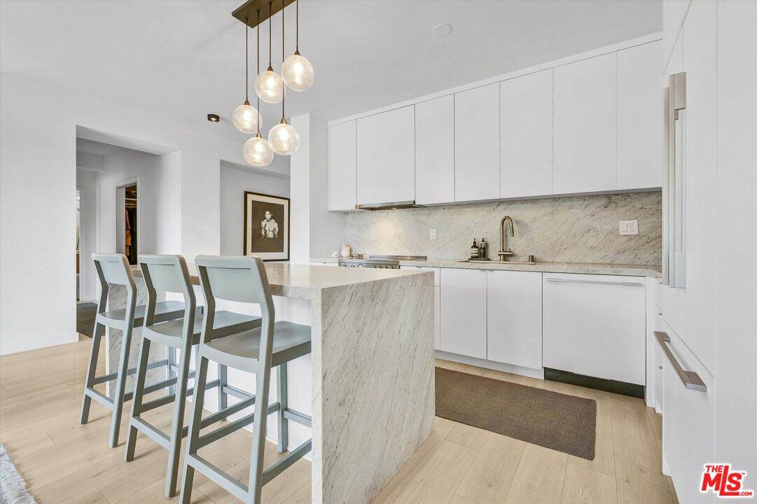 999 Doheny Dr - Photo 1