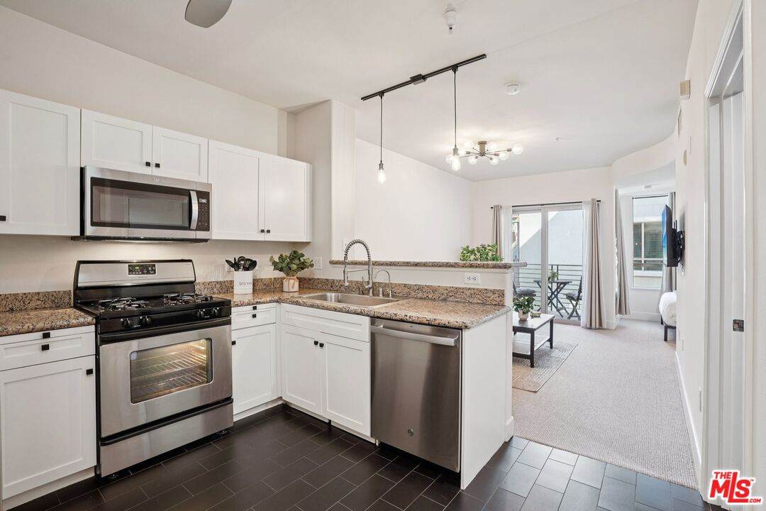 100 Alameda St - Photo 1