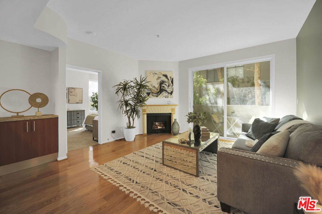 620 Gramercy Pl - Photo 1